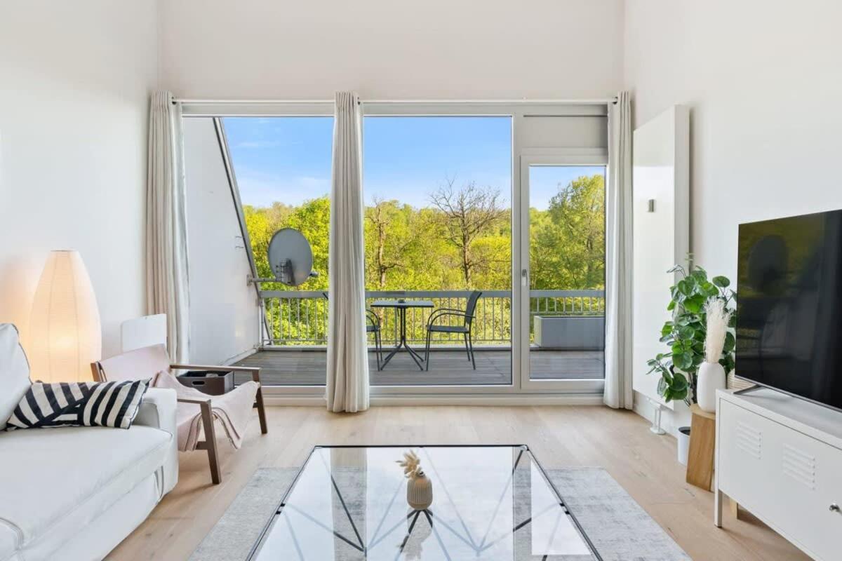 Elegant 1br Apt, Balcony, Pool, Central Location Appartement *
