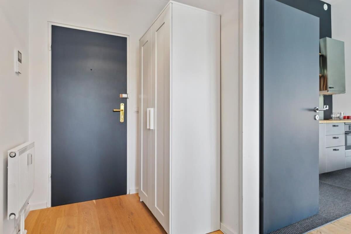 Elegant 1br Apt, Balcony, Pool, Central Location Luxemburg