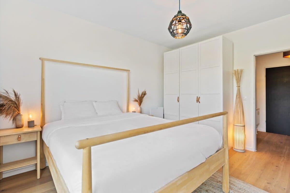 Elegant 1br Apt, Balcony, Pool, Central Location Appartement *