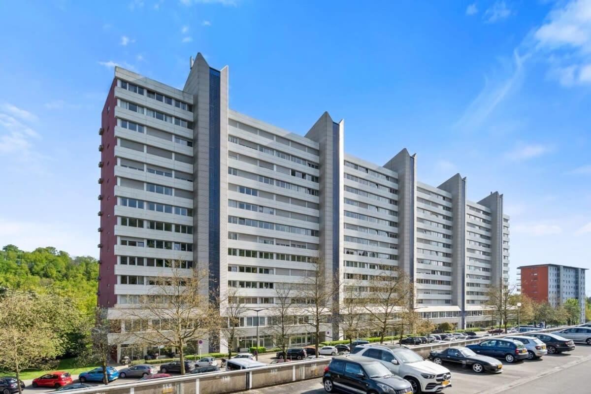 Elegant 1br Apt, Balcony, Pool, Central Location Luxemburg