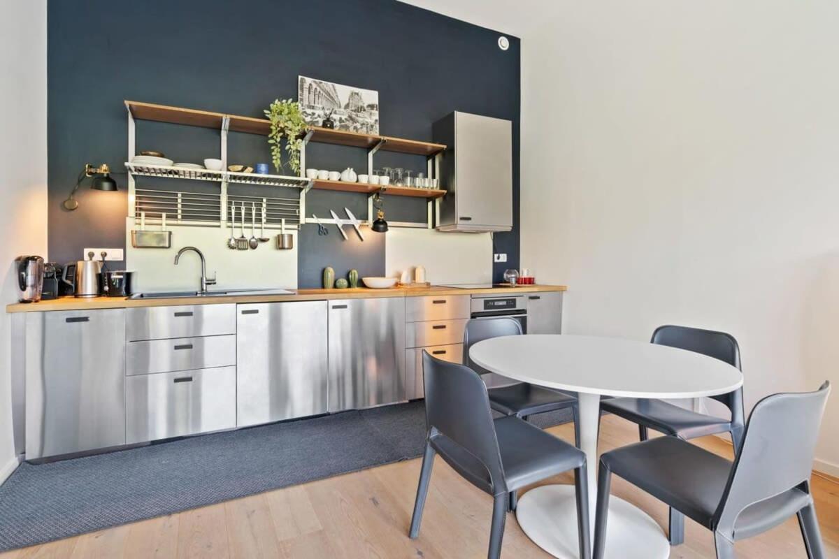 Appartement Elegant 1br Apt, Balcony, Pool, Central Location Luxemburg
